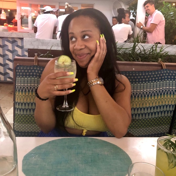 Meet your Posher, Dana - Picture 2 of 3